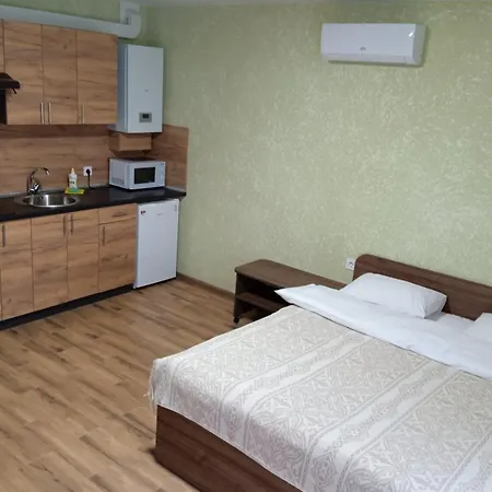 Yellow Apartments Boryspilʼ Exterior photo