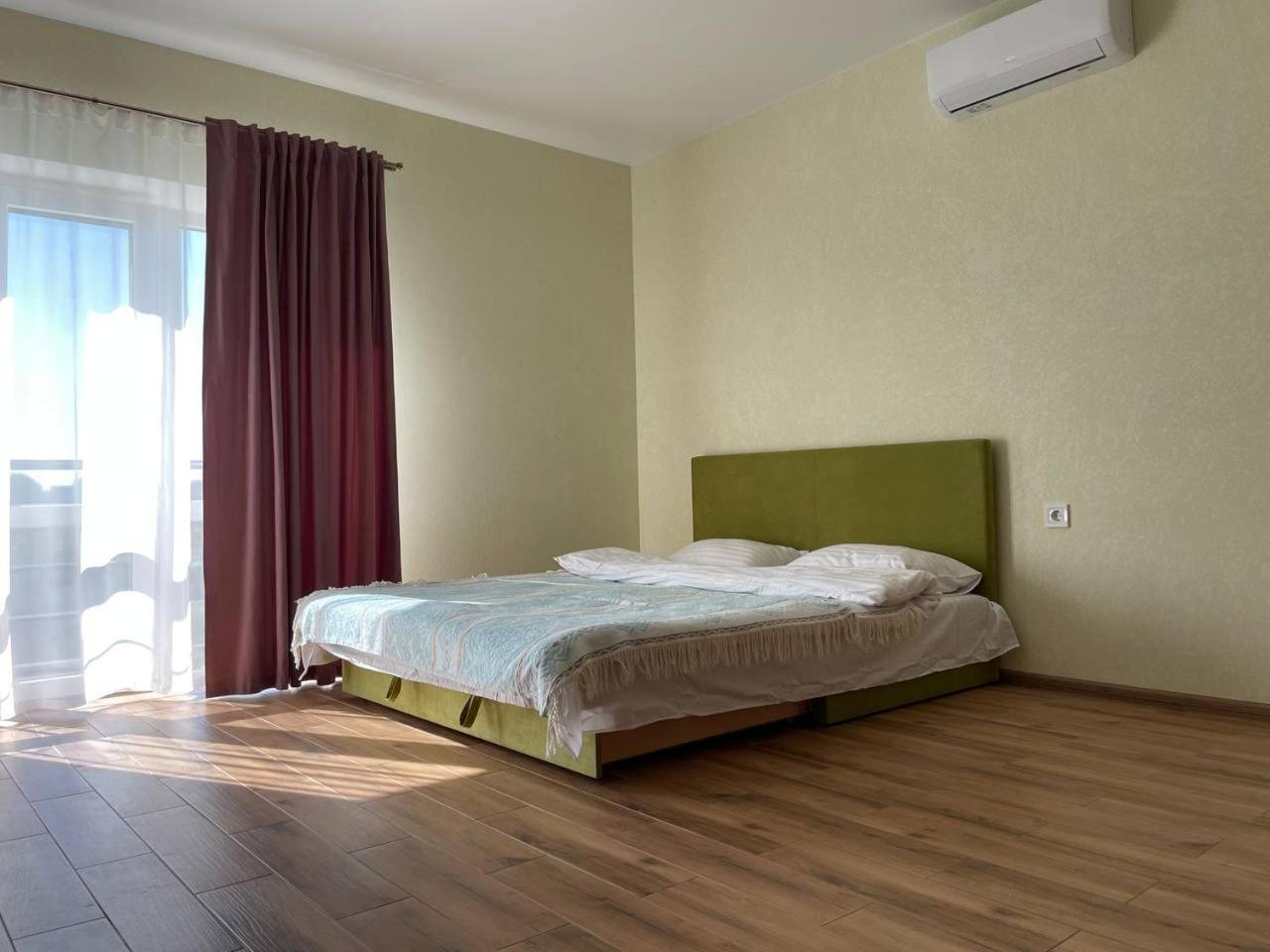 Apartment Yellow *