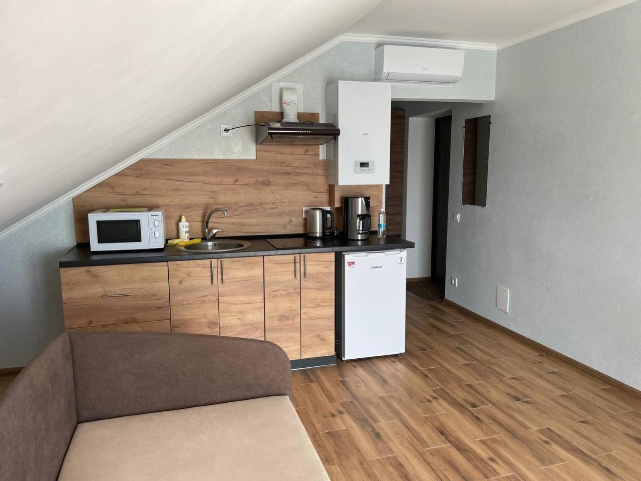 Yellow Apartment Boryspil