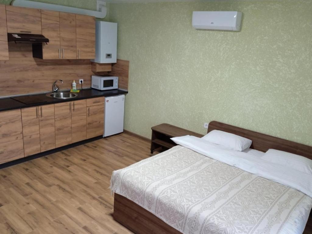 Yellow Apartment Boryspil